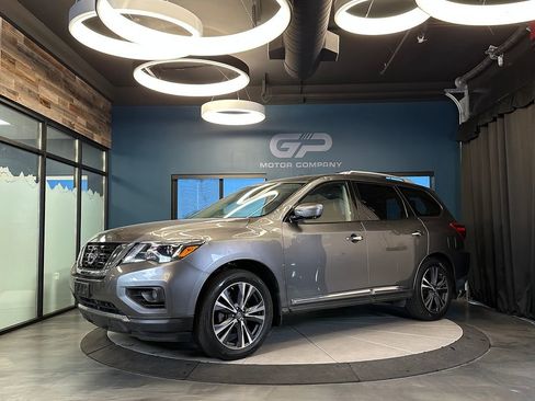 Used 2017 Nissan Pathfinder Platinum AWD/4WD image 7