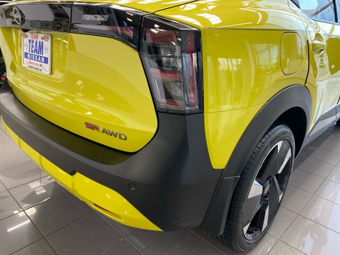 New 2025 Nissan Kicks SR image 37
