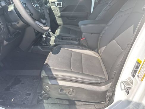 Used 2026 Jeep Gladiator Sport AWD/4WD image 11