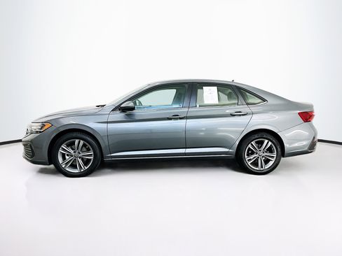 Used 2024 Volkswagen Jetta SE image 4