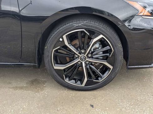 Used 2024 Nissan Altima 2.5 SR FWD image 11