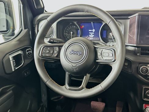 Used 2024 Jeep Wrangler Unlimited AWD/4WD image 18