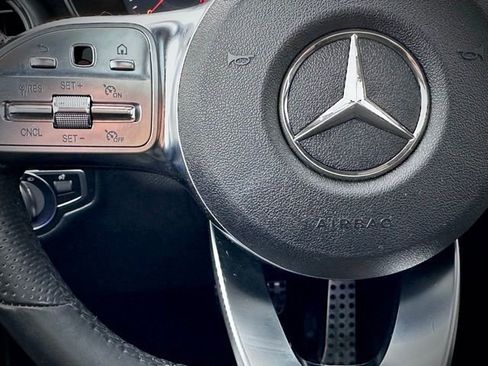 Used 2021 Mercedes-Benz GLC 300 4MATIC image 16