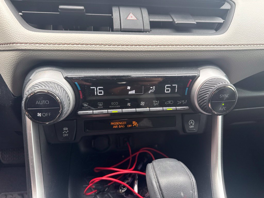 Used 2021 Toyota RAV4 XLE w/ Convenience Package FWD image 26