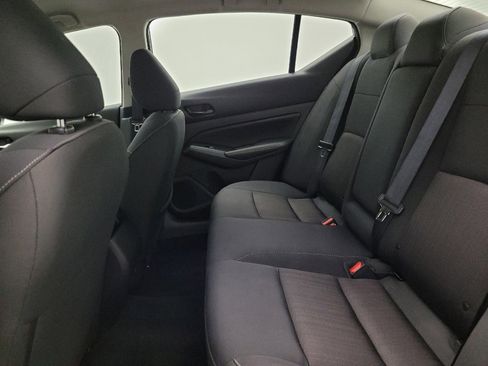 Used 2025 Nissan Altima 2.5 SV FWD image 18