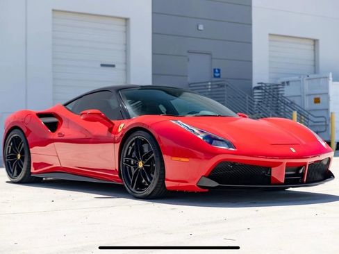 Used 2018 Ferrari 488 GTB RWD image 3