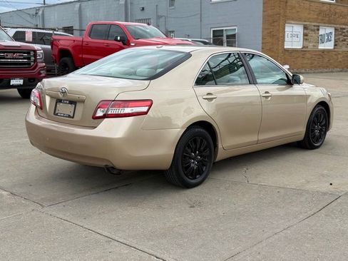Used 2010 Toyota Camry LE FWD image 6