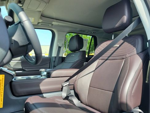 New 2026 Ford Expedition Platinum w/ Platinum Ultimate Package AWD/4WD image 19