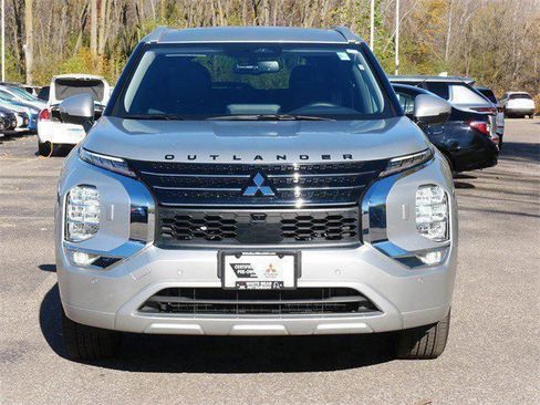 Used 2025 Mitsubishi Outlander SEL image 2