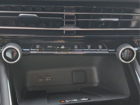 New 2026 Chevrolet Traverse RS w/ LPO, Floor Liner Package image 25