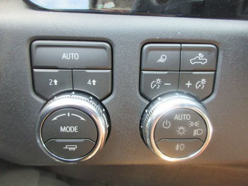 New 2026 GMC Sierra 1500 SLT w/ SLT Premium Package AWD/4WD image 17