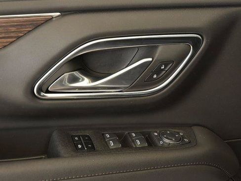 Used 2024 Chevrolet Suburban High Country AWD/4WD image 13
