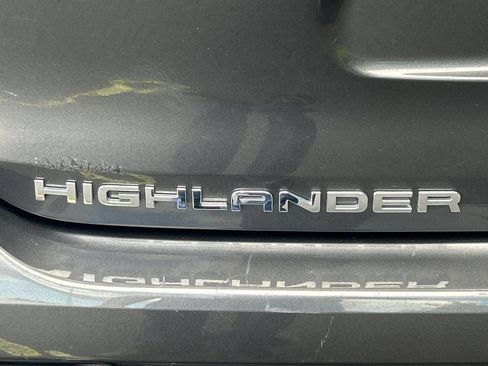 Used 2023 Toyota Highlander XLE AWD/4WD image 28