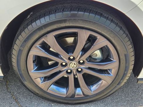 Used 2025 Toyota Sienna XSE w/ XSE Plus Package FWD image 9