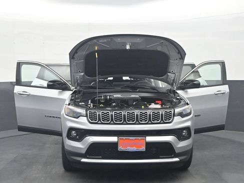 Used 2025 Jeep Compass Limited AWD/4WD image 36