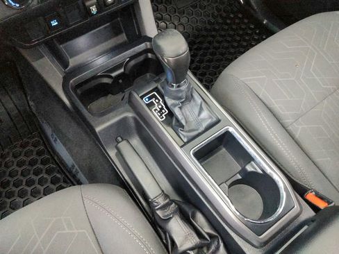 Used 2019 Toyota Tacoma TRD Off-Road image 21