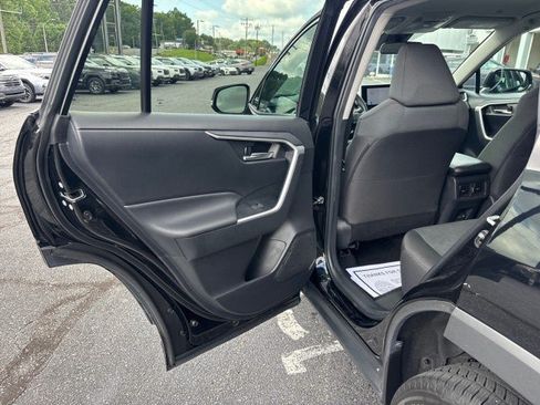 Used 2024 Toyota RAV4 XLE FWD image 31