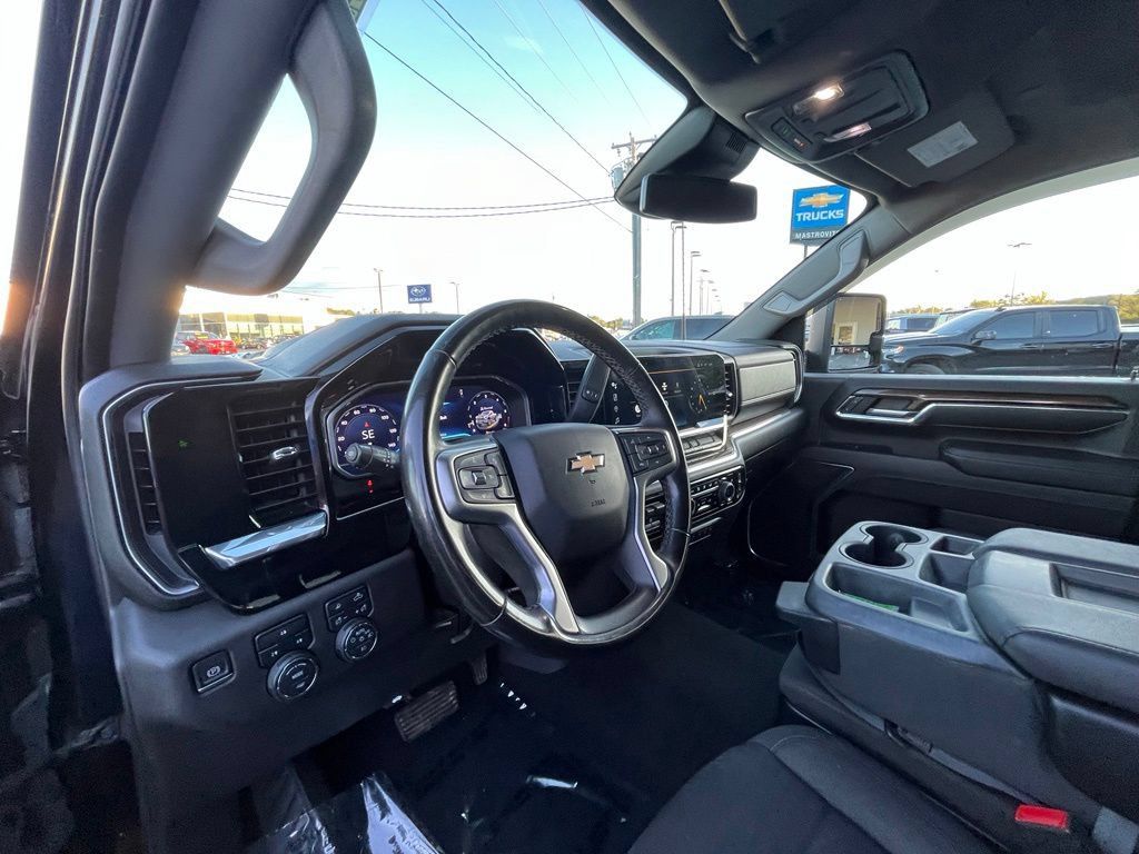 Used 2024 Chevrolet Silverado 3500 LT w/ Convenience Package AWD/4WD image 10