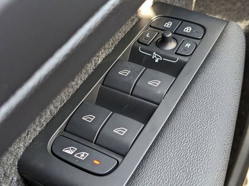 New 2025 Volvo XC40 B5 Ultra w/ Climate Package image 23