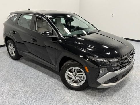 Used 2025 Hyundai Tucson SE FWD image 35