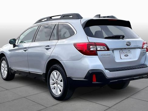 Used 2018 Subaru Outback 2.5i Premium image 11