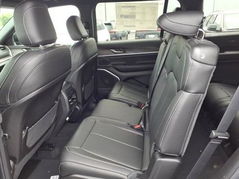 New 2026 Jeep Grand Cherokee L Limited w/ Trailer Tow Package AWD/4WD image 15