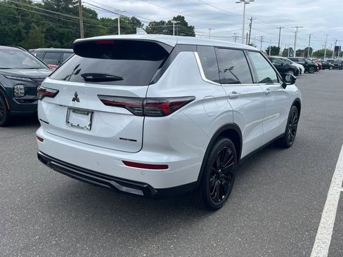 New 2026 Mitsubishi Outlander LE FWD image 3