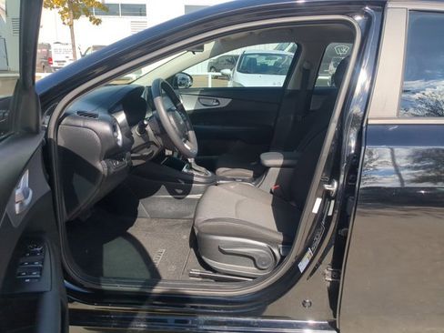 Used 2024 Kia Forte LXS w/ LXS Technology Package image 15