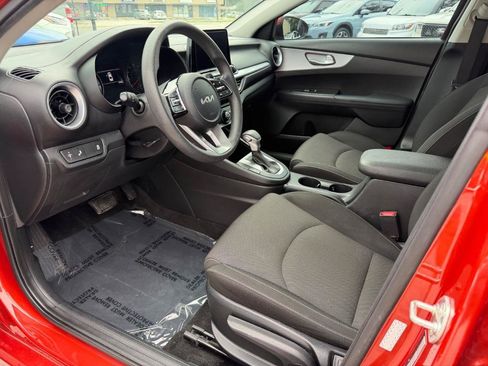 Used 2024 Kia Forte LXS w/ LXS Technology Package FWD image 9