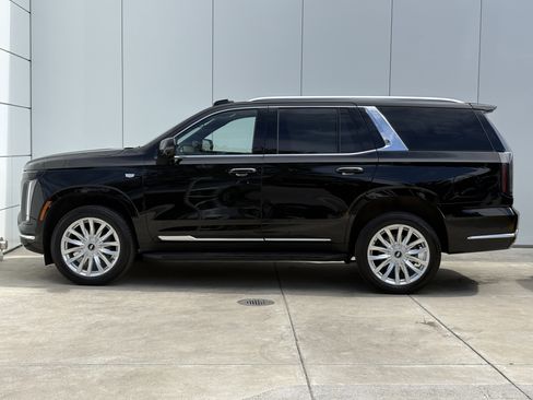 Certified 2025 Cadillac Escalade Luxury w/ LPO, Floor Liner Package AWD/4WD image 4