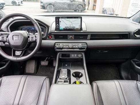 Used 2025 Honda Pilot Black Edition image 15