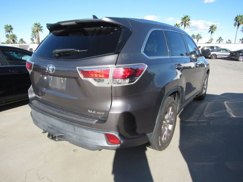 Used 2015 Toyota Highlander XLE image 3