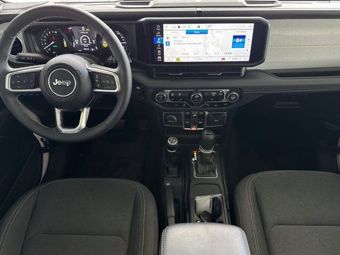 Used 2025 Jeep Wrangler Unlimited Sahara w/ Safety Group image 16