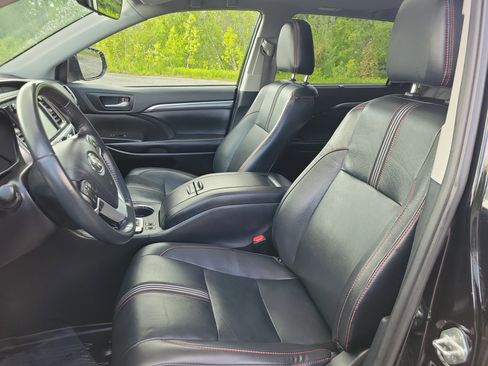 Used 2019 Toyota Highlander SE AWD/4WD image 14