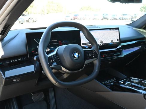 Used 2024 BMW 530i image 17