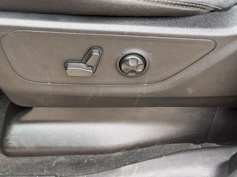 Used 2021 RAM 1500 Big Horn RWD image 25
