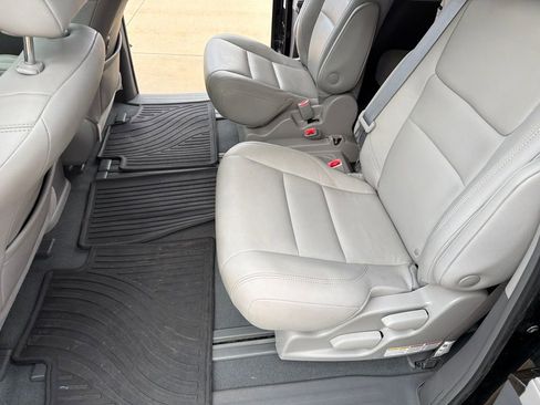 Used 2019 Toyota Sienna XLE w/ XLE Navigation Package FWD image 23