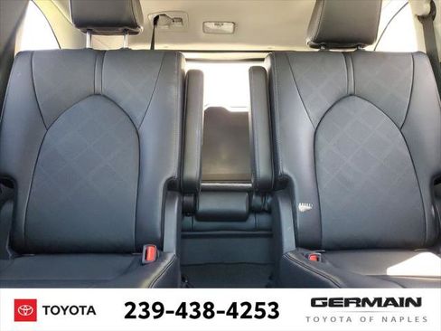 Certified 2024 Toyota Highlander Platinum FWD image 30