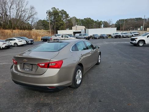Used 2022 Chevrolet Malibu LS w/ Driver Confidence Package II image 2