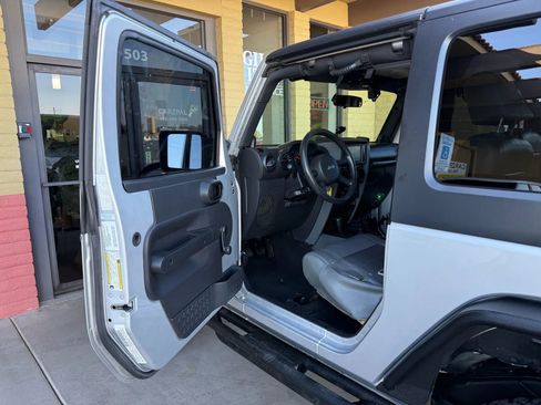Used 2009 Jeep Wrangler X image 21