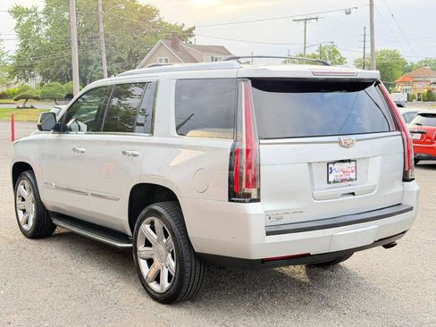 Used 2017 Cadillac Escalade Luxury AWD/4WD image 6