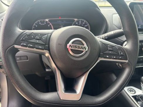 Used 2023 Nissan Sentra SV FWD image 21