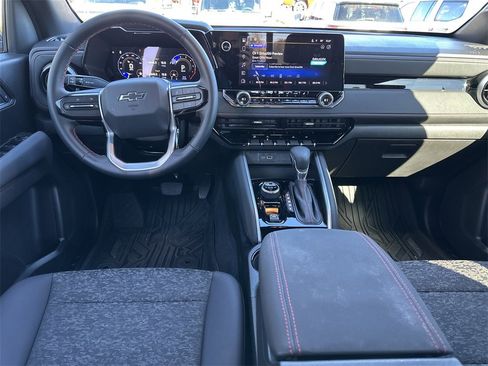 Used 2025 Chevrolet Colorado Z71 w/ Midnight Edition image 9