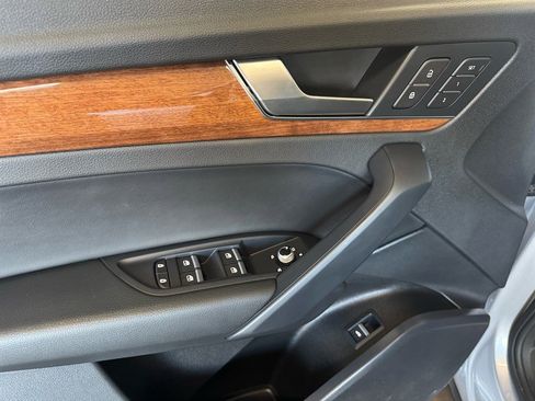 Used 2021 Audi Q5 2.0T Premium w/ Convenience Package image 13