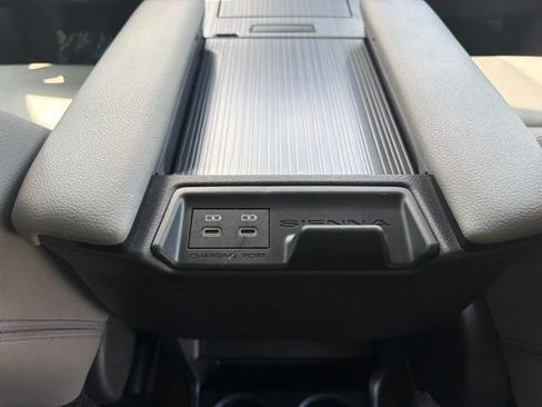 Used 2025 Toyota Sienna XLE FWD image 14