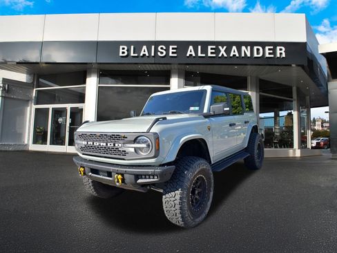 Used 2023 Ford Bronco Badlands w/ Sasquatch Package AWD/4WD image 9