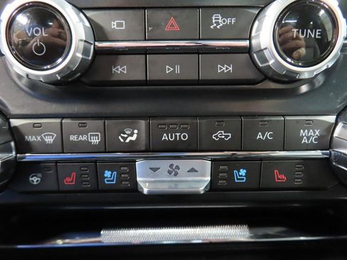 Used 2025 Ford F150 Lariat w/ Equipment Group 502A High AWD/4WD image 70