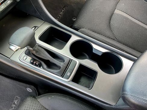 Used 2020 Kia Optima LX image 16