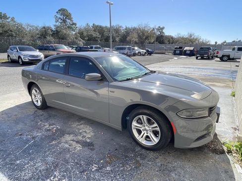 Used 2019 Dodge Charger SXT image 2