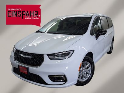 New 2026 Chrysler Pacifica Select